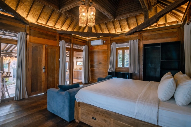 Joglo House - Charming 1-Bedroom Joglo Villa with Private Pool in Kerobokan, 1-bed villa for rent in Canggu – photo 7 of 10
