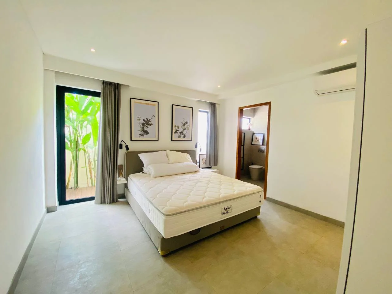 4 Bedrooms Villa Walking Distance to Berawa Beach, 4-bed villa for rent in Canggu – photo 8 of 15