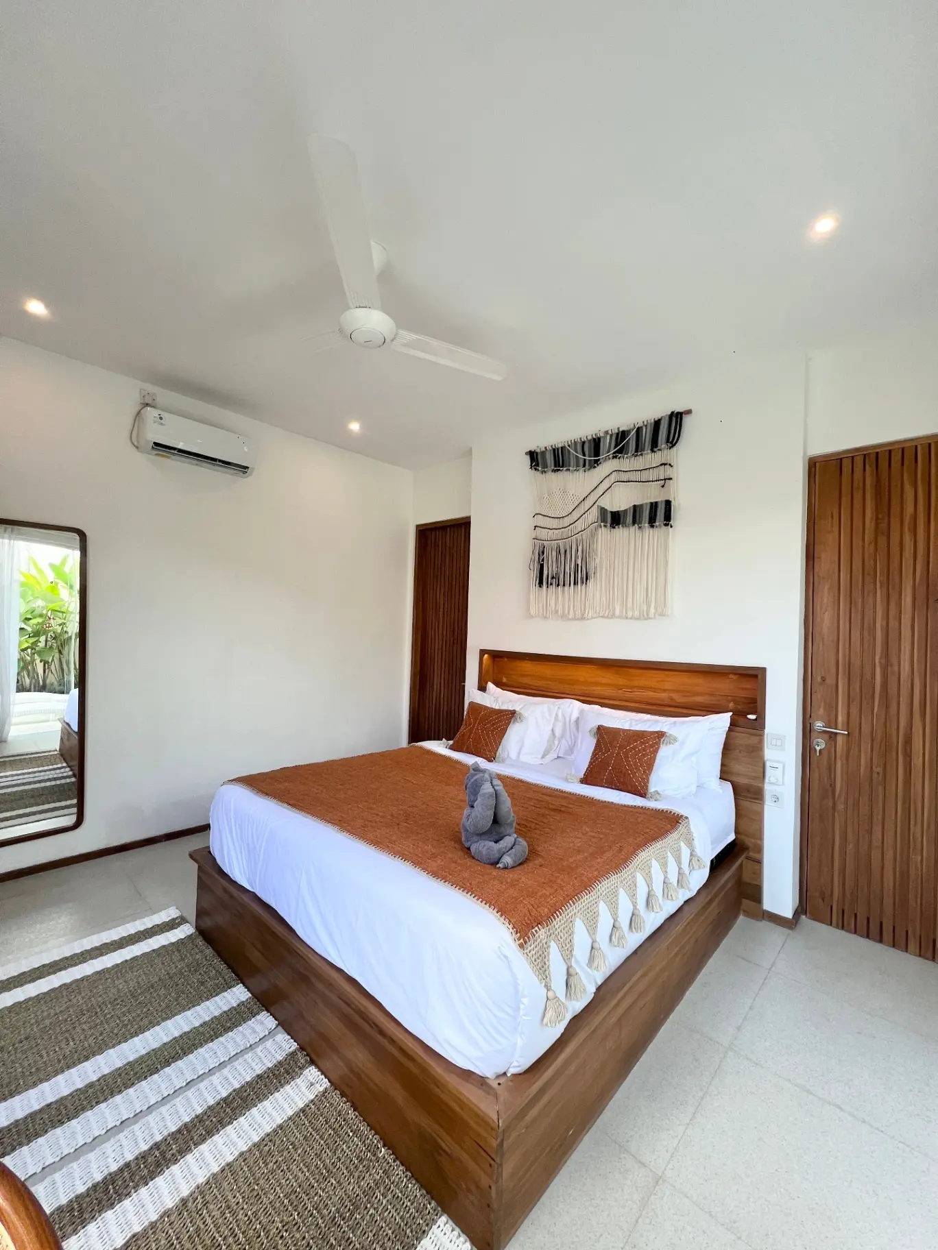 #1 Modern 1BR Villa with Private Rooftop & Pool, 1-bed villa for rent in Pererenan – photo 2 of 15