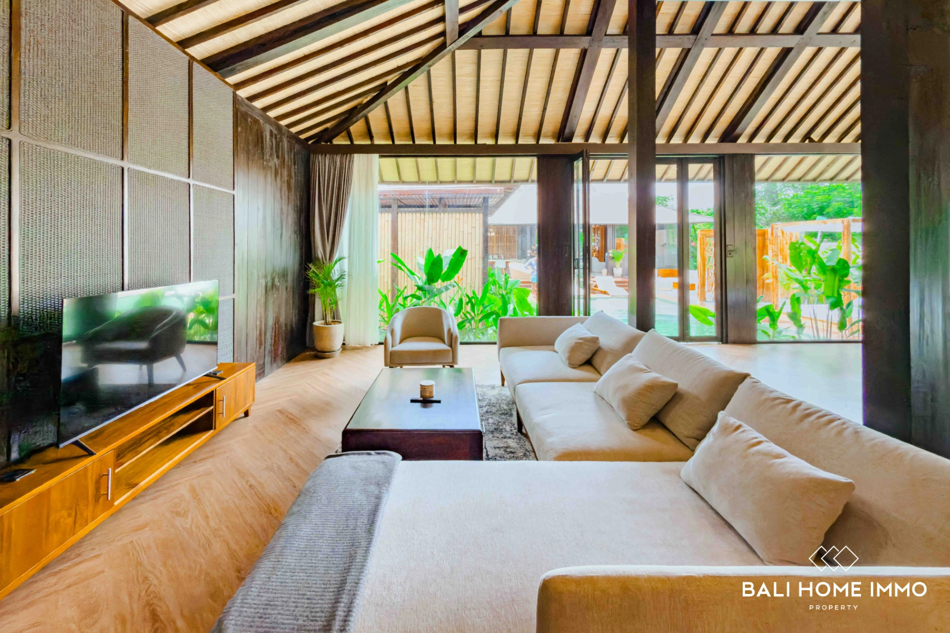 3 Bedrooms Traditional Balinese Villa for Rent & Sale in Pandawa, 3-bed villa for rent in Uluwatu – photo 12 of 15