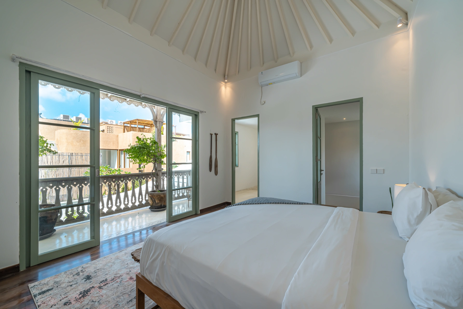 Villa Arjuna - 2 Bedrooms Colonial Tropical Villa in Prime Berawa Location, 2-bed villa for rent in Canggu – photo 14 of 15