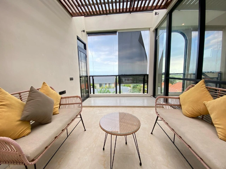 3BR Villa with Rice Field & Sea Views + Rooftop Jacuzzi in Seseh, 3-bed villa for rent in Seseh – photo 14 of 15