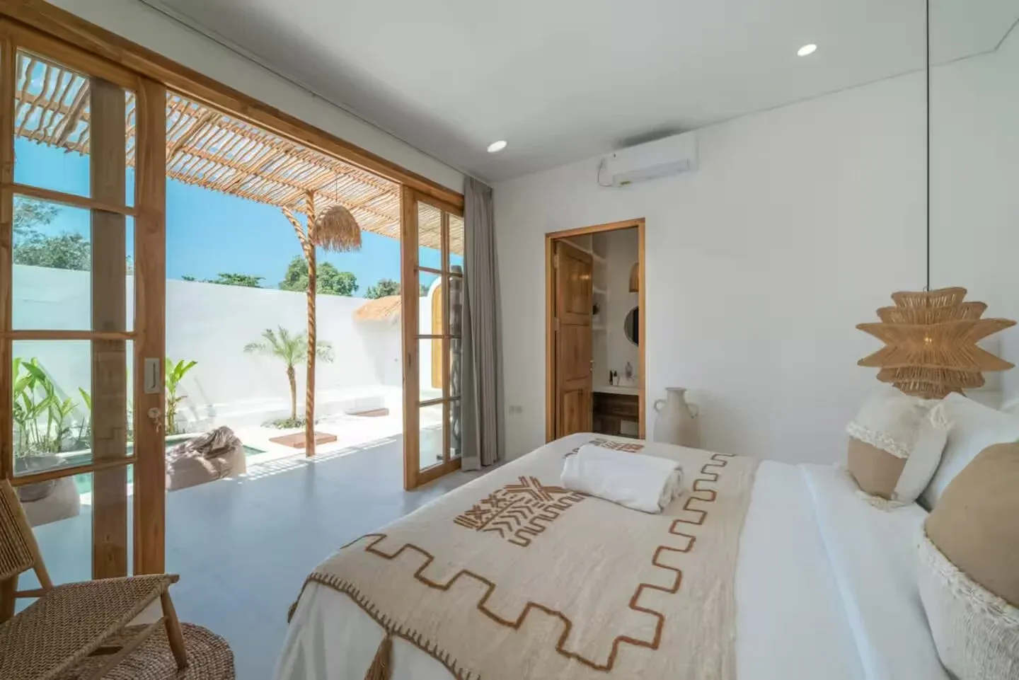 3 Bedrooms Villa in Canggu, 3-bed villa for rent in Canggu – photo 11 of 15