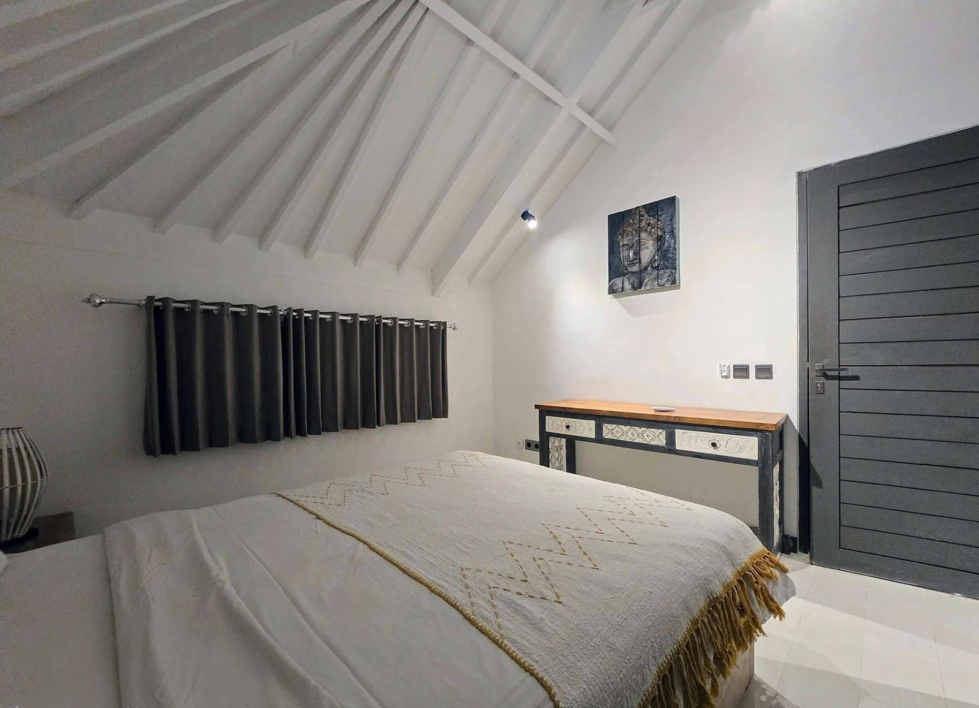 Modern Tropical Villa | 3 Ensuite Bedrooms Arround Restaurant + Coffe Shop, 3-bed villa for rent in Seminyak – photo 11 of 15