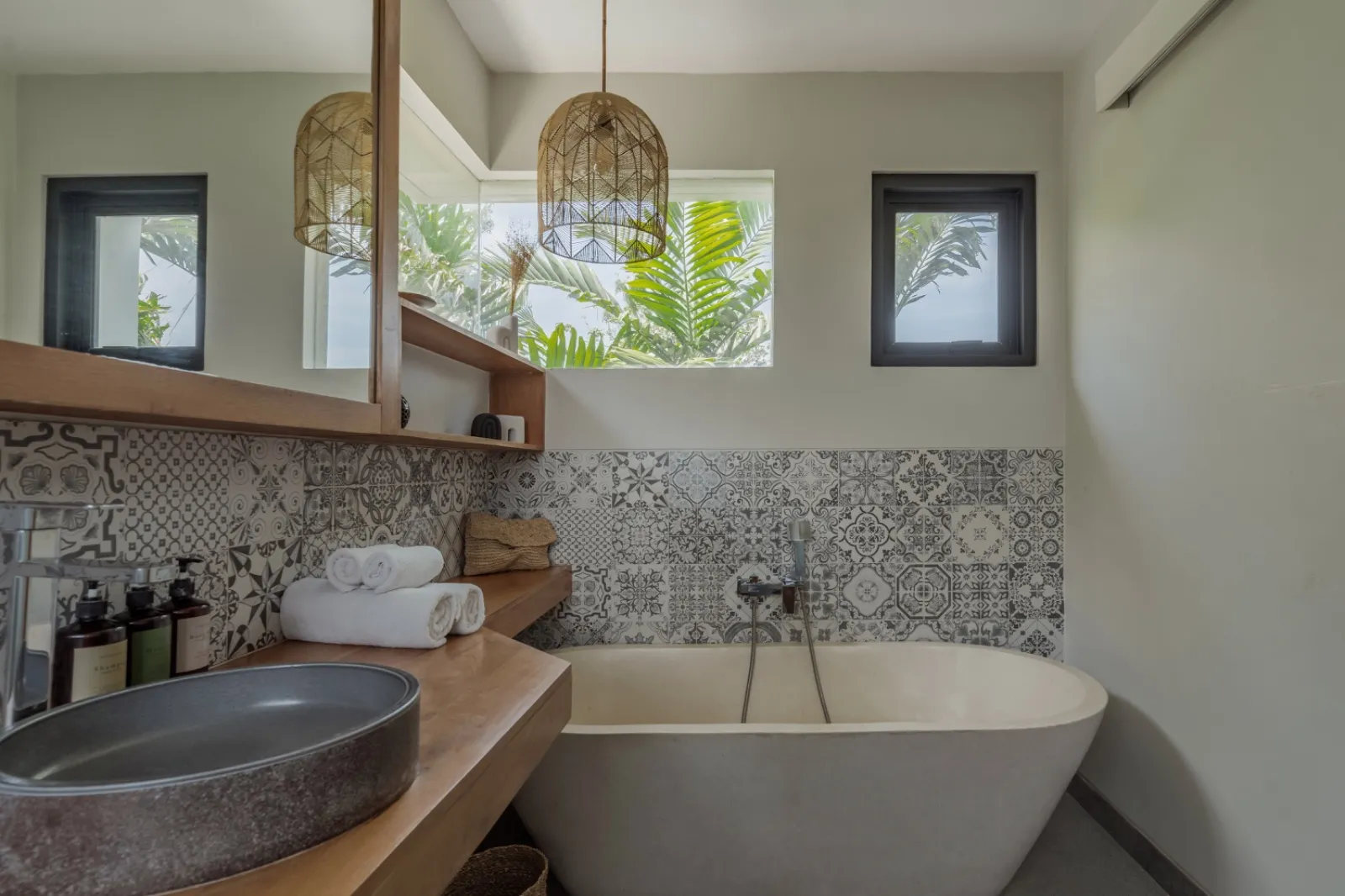 Luxury 4 Bedroom Villa for Rent - Berawa, 4-bed villa for rent in Canggu – photo 5 of 12