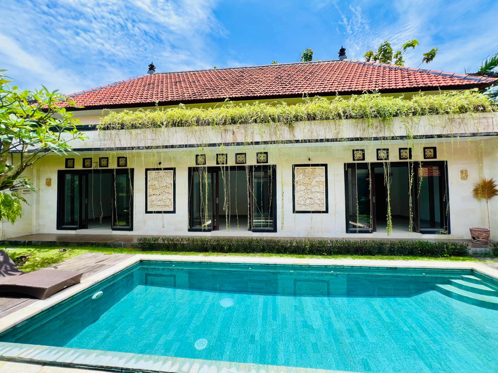 3 Bedrooms Tropical Villa in Berawa for Yearly Rent, 3-bed villa for rent in Canggu – photo 4 of 15