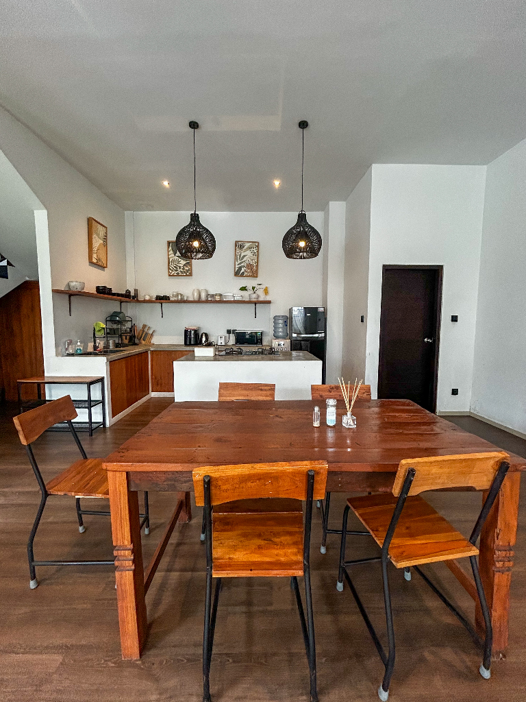 3 Bedrooms Villa in Canggu - 6 Minutes to Berawa Beach, 3-bed villa for rent in Canggu – photo 3 of 15