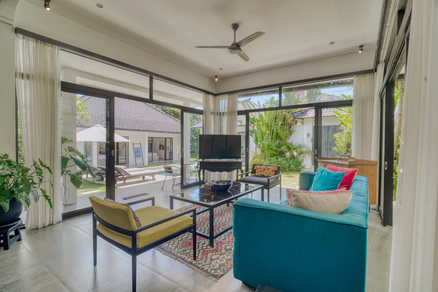 Villa Moonwake– Modern 4 Bedroom Luxury Villa in the Heart of Berawa, 4-bed villa for rent in Canggu – photo 2 of 13