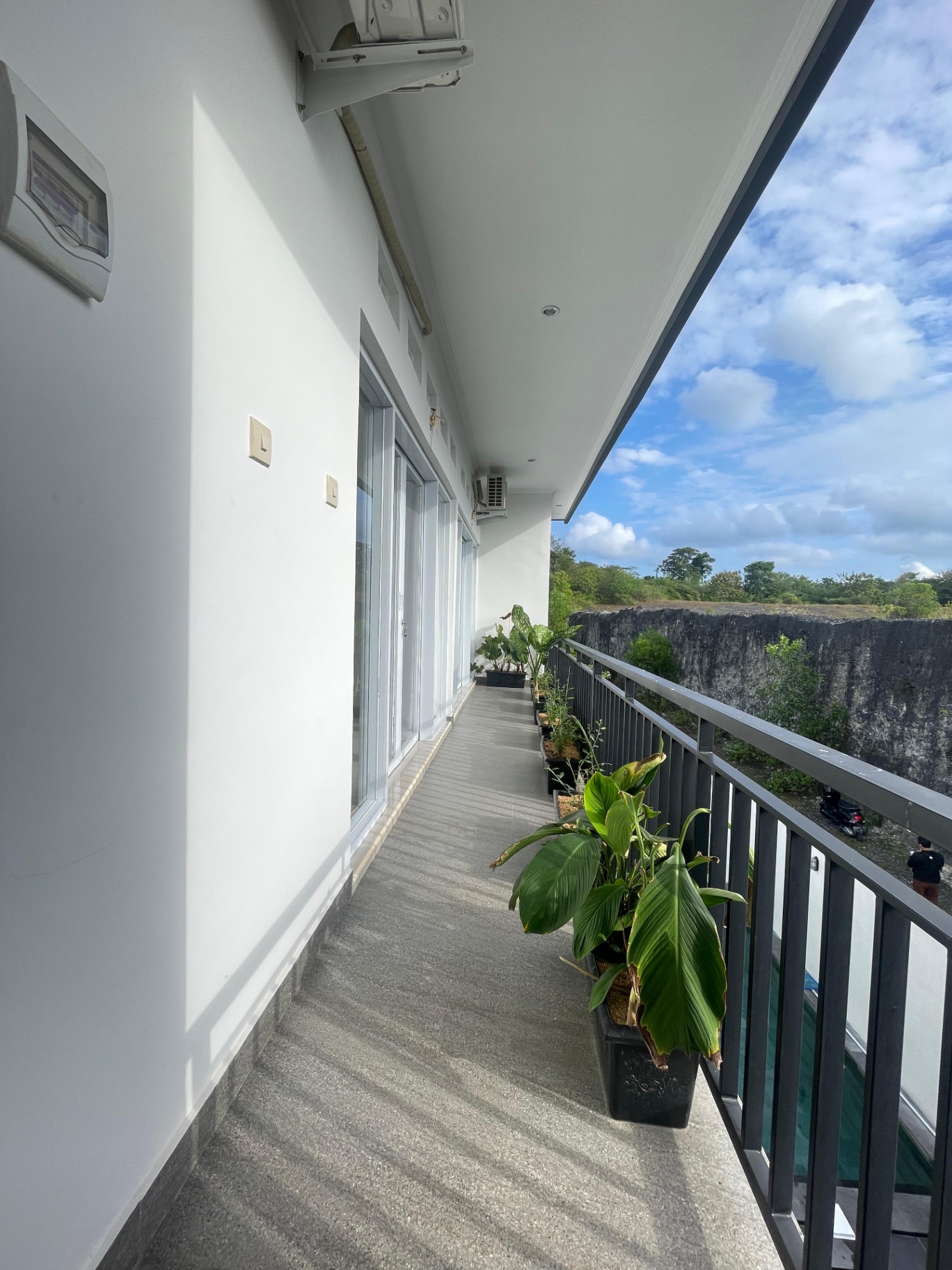 Villa Tropical Modern Located in Quite Area Kutuh, 2-bed villa for rent in Nusa Dua – photo 2 of 14