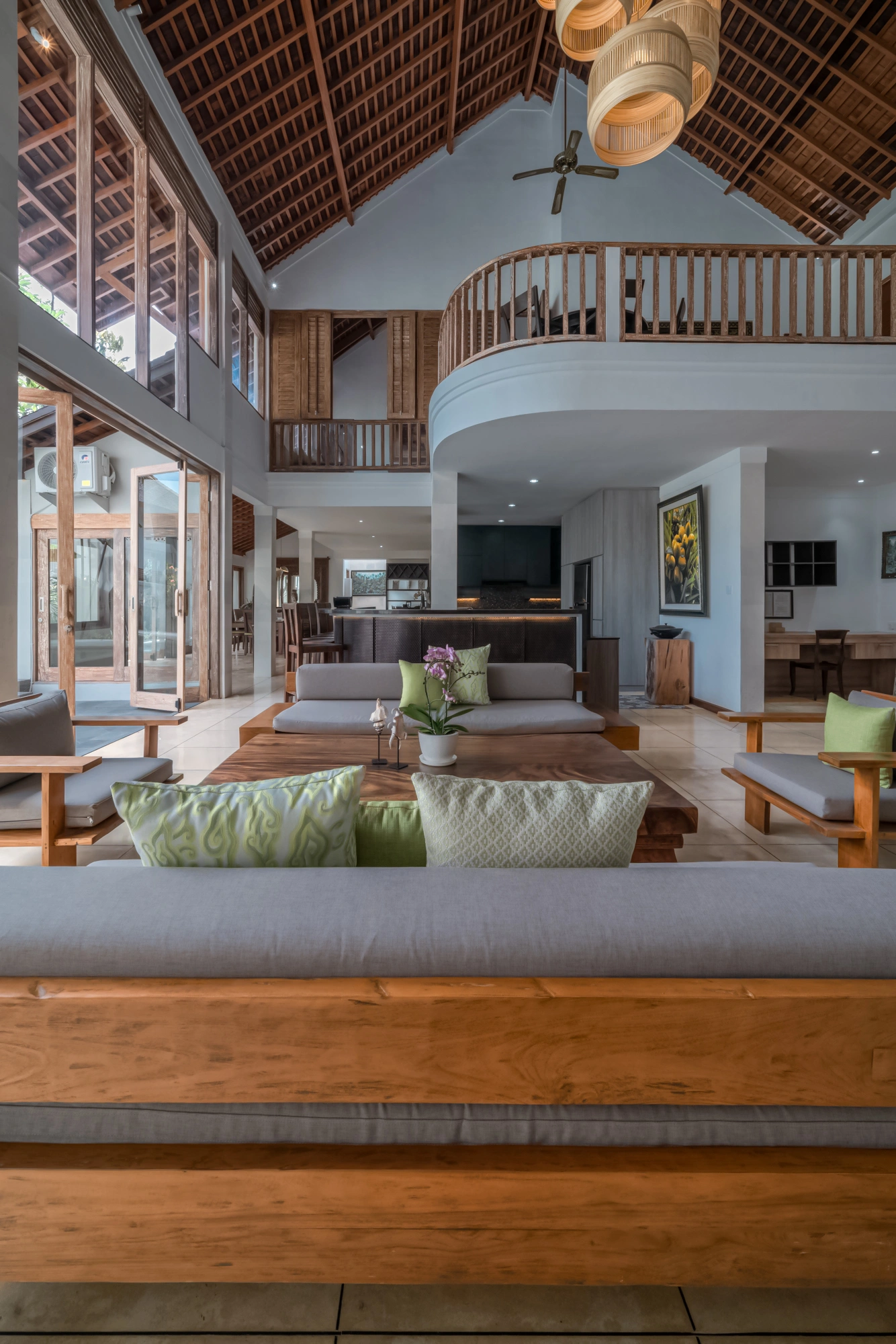 Luxe Balinese Escape: 4BR Villa in Seminyak, 4-bed villa for rent in Seminyak – photo 14 of 15