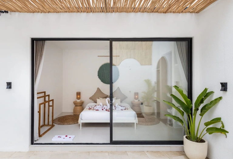 Brand New Modern 2 Bedroom Villa in Prime Berawa, 2-bed villa for rent in Canggu – photo 3 of 15
