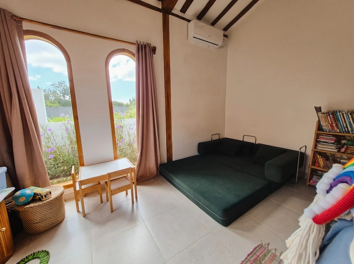 Modernized Javanese Limasan-style Family Home, 3-bed villa for rent in Uluwatu – photo 15 of 15