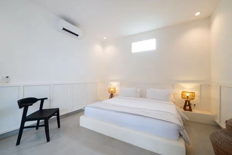 Spacious 3 Bedroom Tropical Villa in Padang Linjong, Canggu, 3-bed villa for rent in Canggu – photo 3 of 15