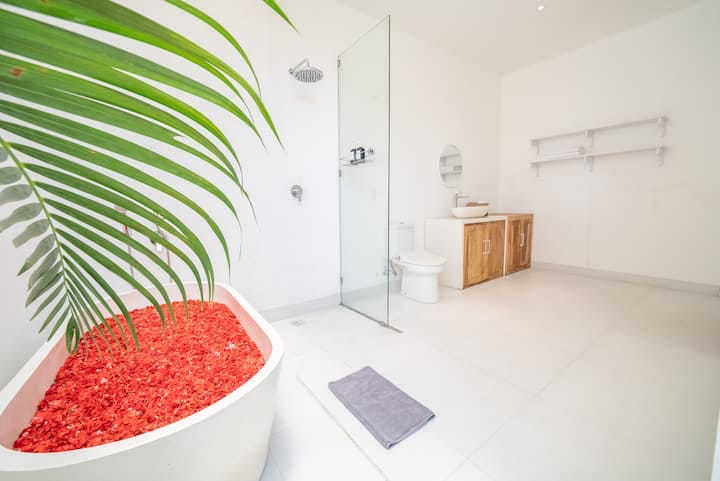 Villa For Rent 5 Bed In Umalas,Kerobokan Bali, 5-bed villa for rent in Canggu – photo 9 of 15