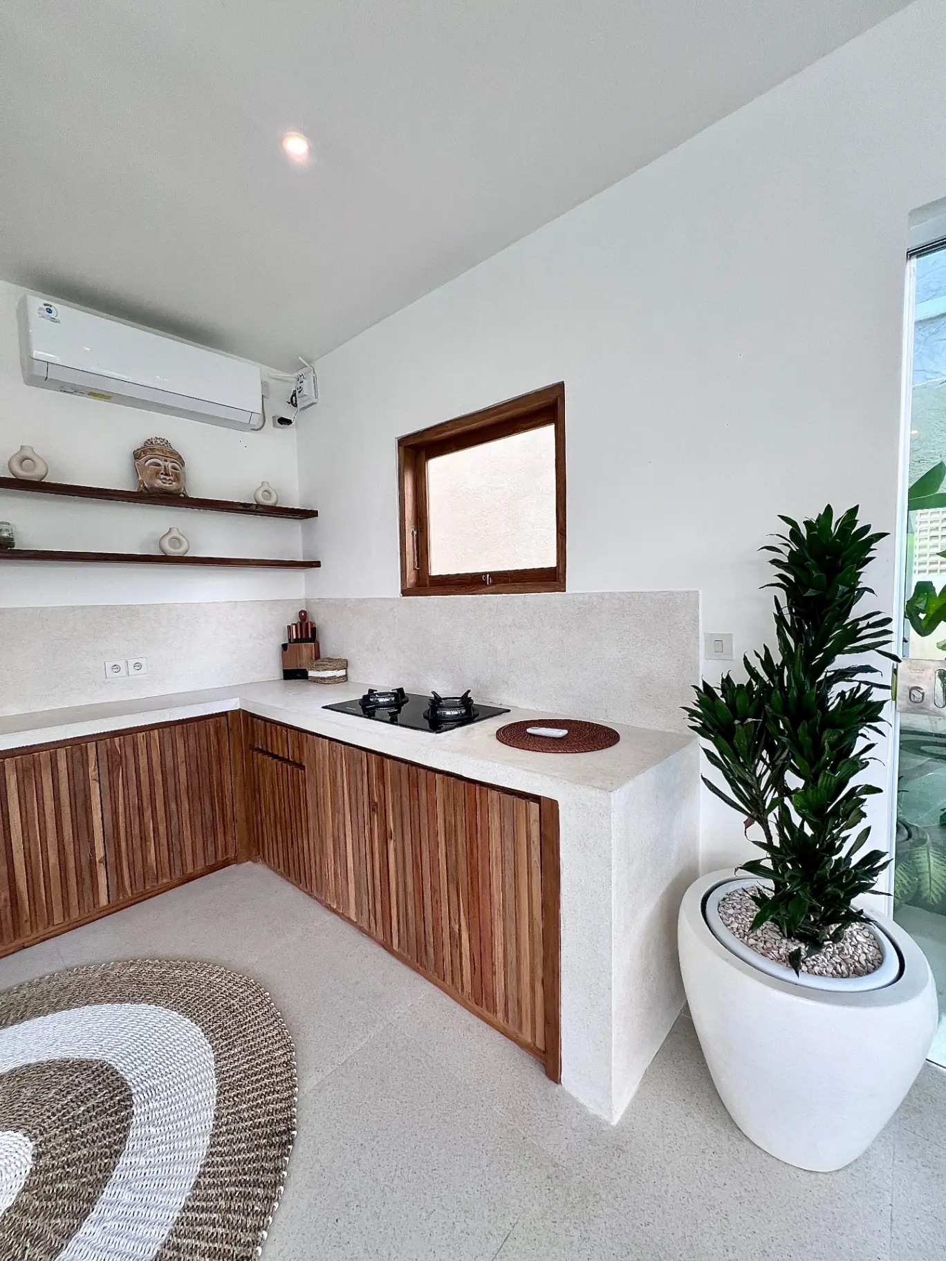#1 Modern 1BR Villa with Private Rooftop & Pool, 1-bed villa for rent in Pererenan – photo 15 of 15