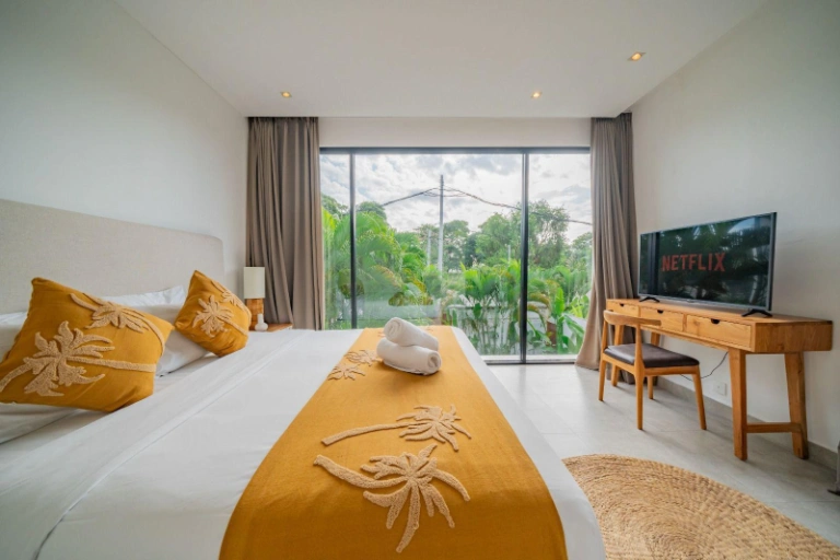 Exclusive Tropical Garden Villa for Rent in Berawa, 3-bed villa for rent in Canggu – photo 2 of 15