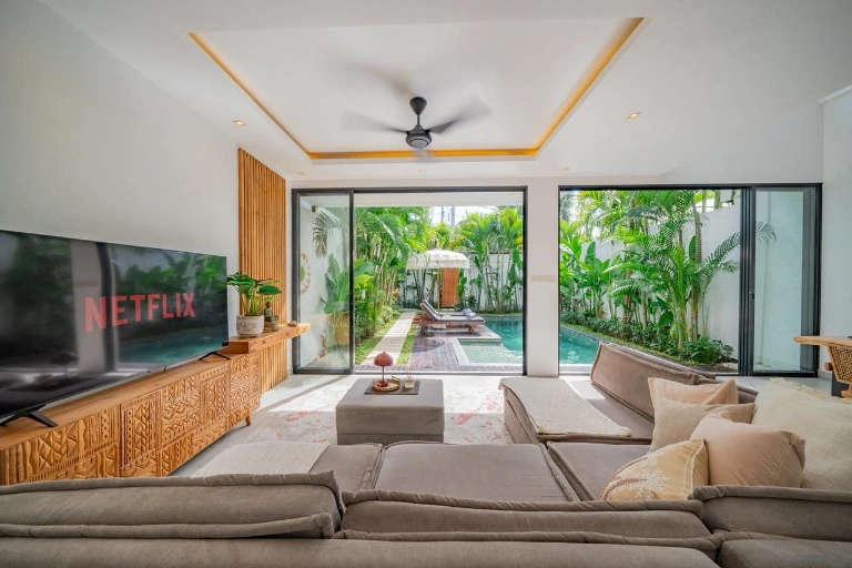 3 Bedroom Luxury Modern Tropical in Berawa, 3-bed villa for rent in Canggu – photo 3 of 15