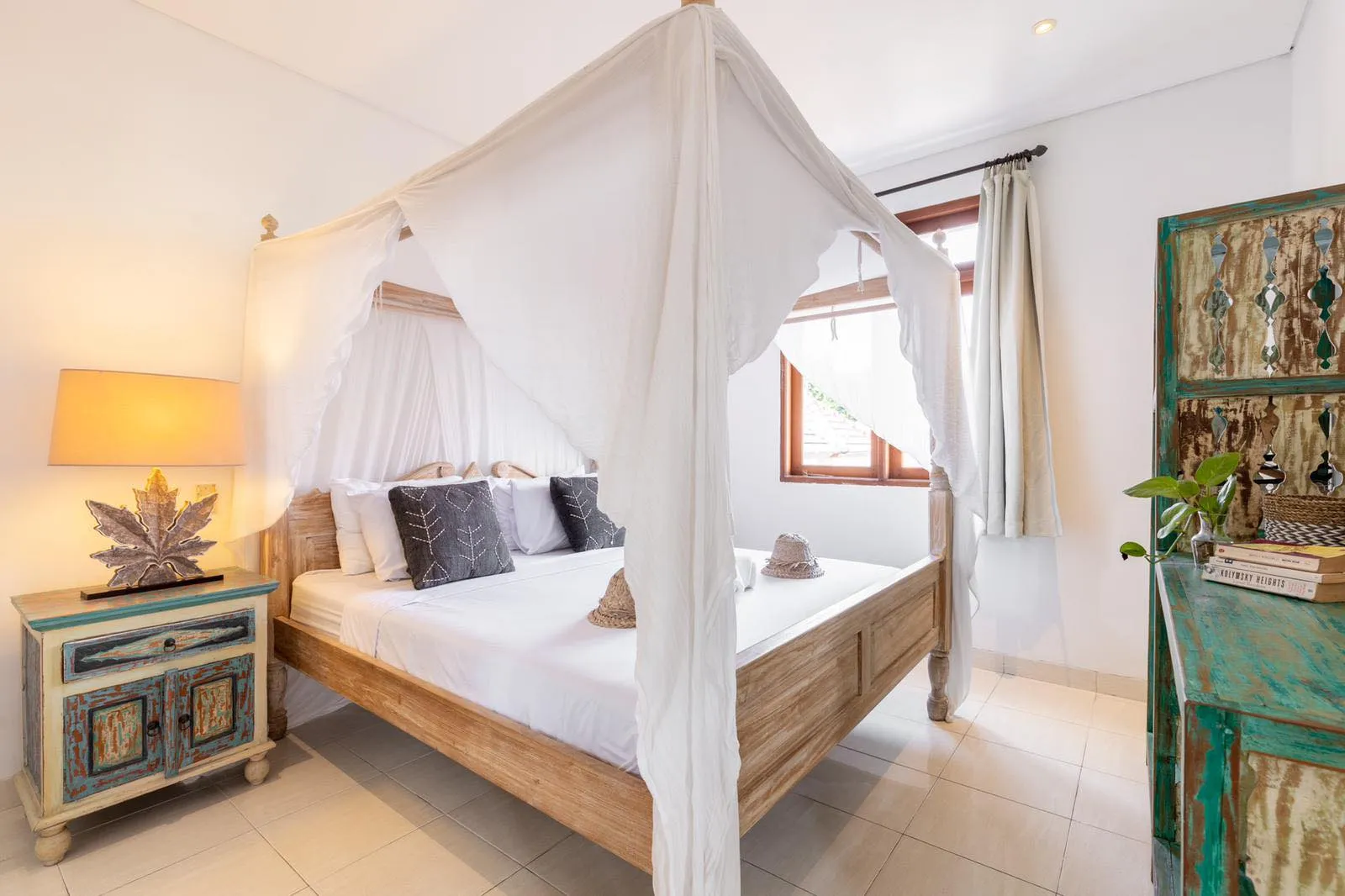 Seminyak 5BR Double Six Beach Villa. Private Pool. Staff. Walk to Beach & Shops, 5-bed villa for rent in Seminyak – photo 5 of 15