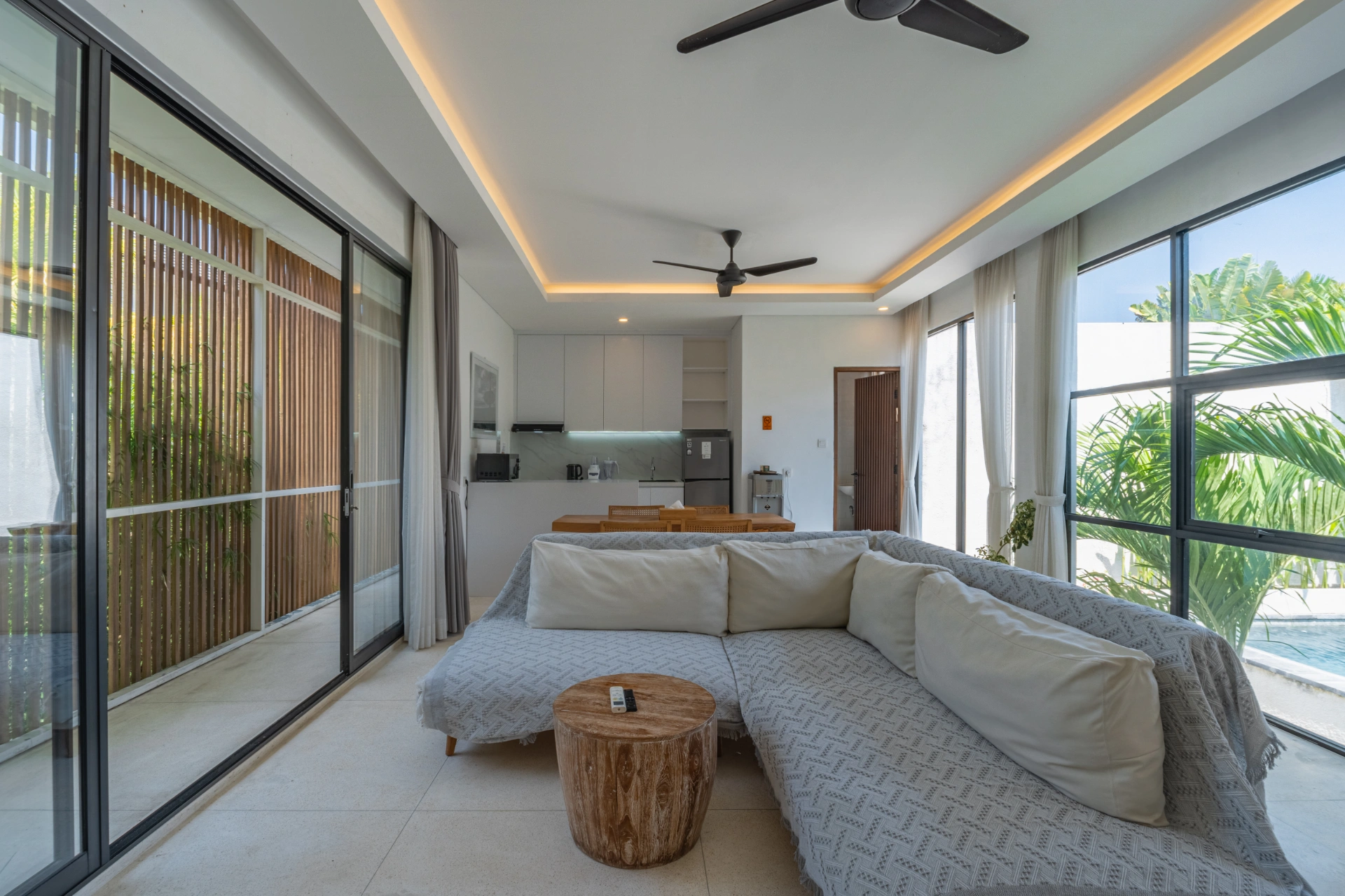 Cozy, stylish villa in Umalas opposite the Liga Tennis, next to the Pizza Fabbrica. 10 minutes drive to Berawa Beach., 2-bed villa for rent in Canggu – photo 6 of 15
