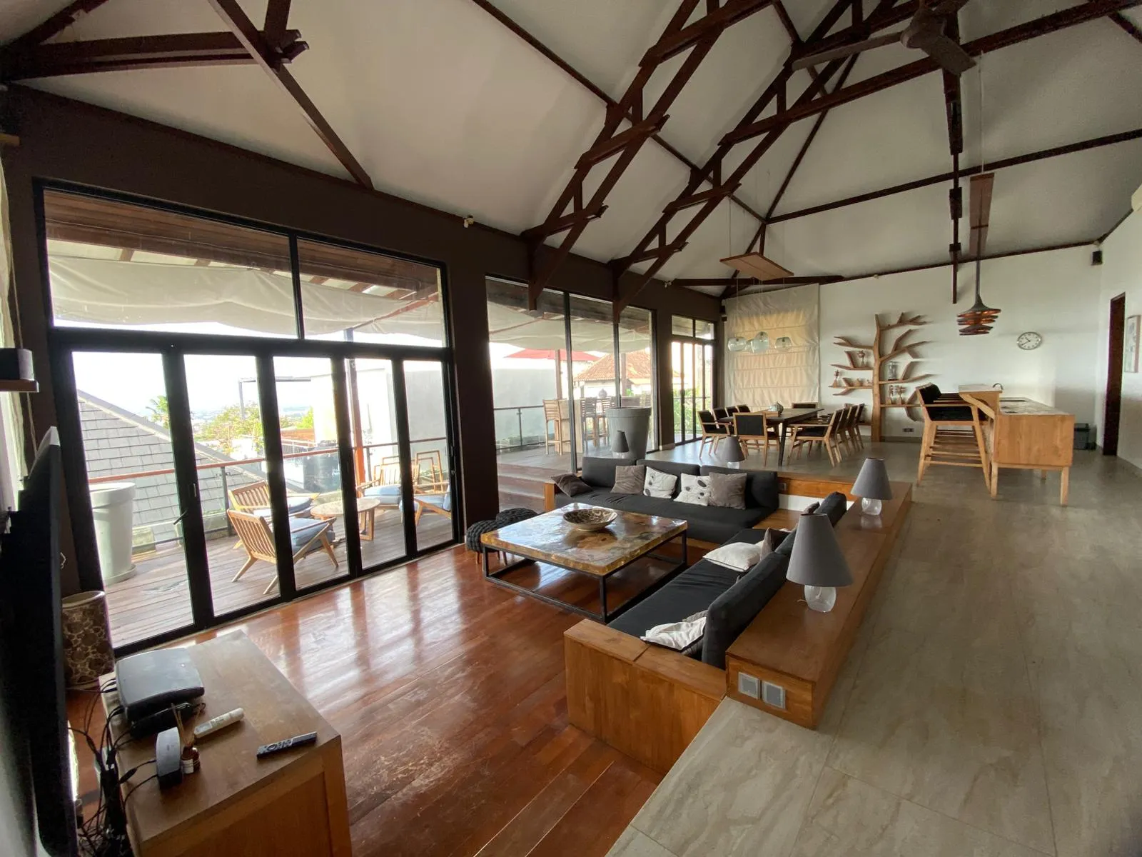 Villa Pertama - Huge 4 Bedroom Villa with Stunning Ocean View in Ungasan, 4-bed villa for rent in Uluwatu – photo 2 of 15
