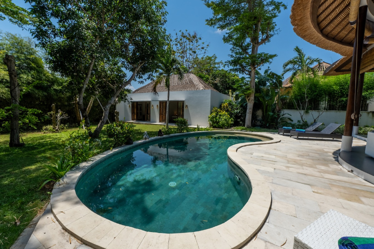 Villa Picasso - 4BR | Private Swimming Pool - 10 min from Melasti beach, 4-bed villa for rent in Uluwatu – photo 5 of 15