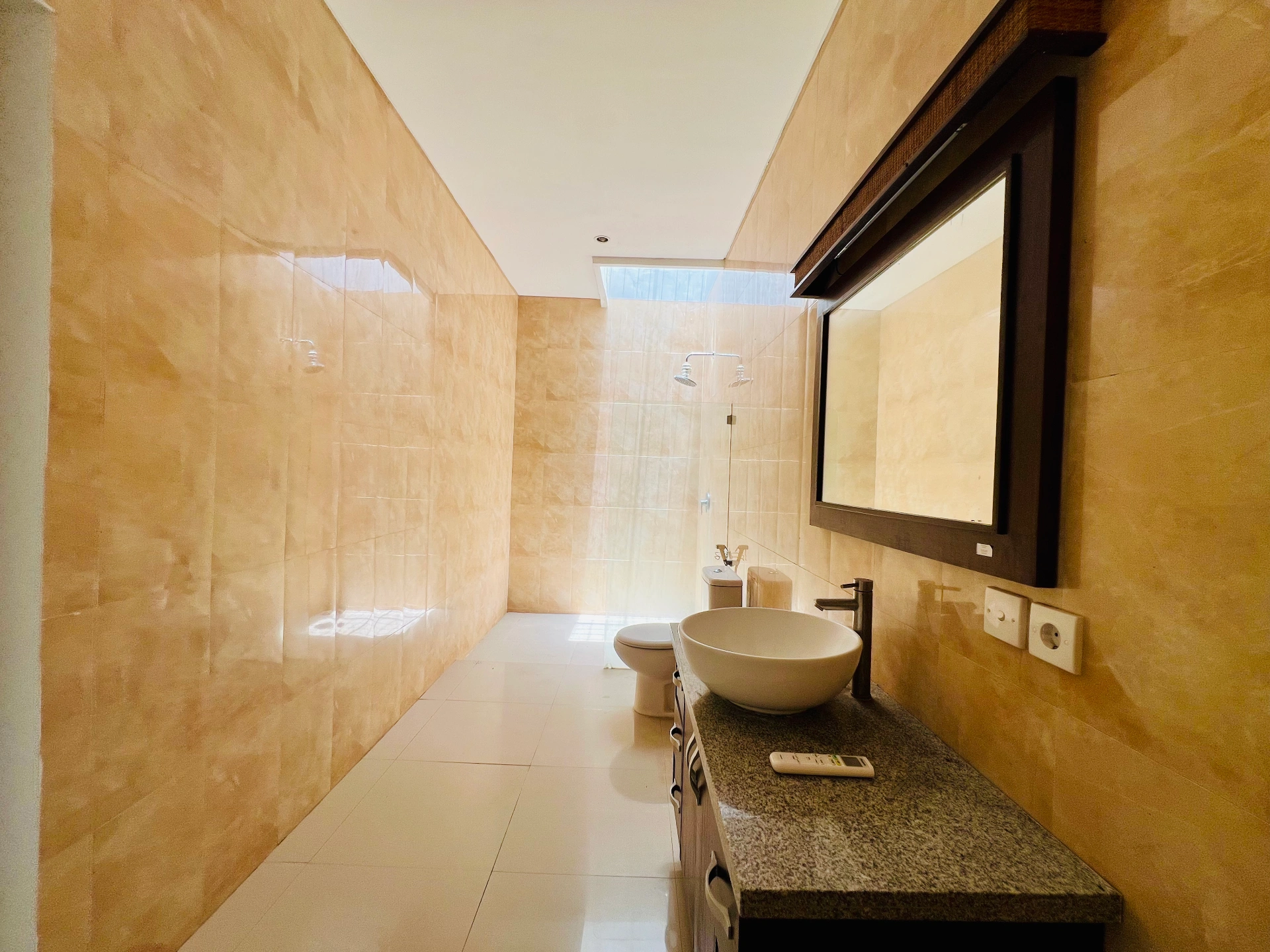 3 Bedrooms Tropical Villa in Berawa for Yearly Rent, 3-bed villa for rent in Canggu – photo 11 of 15