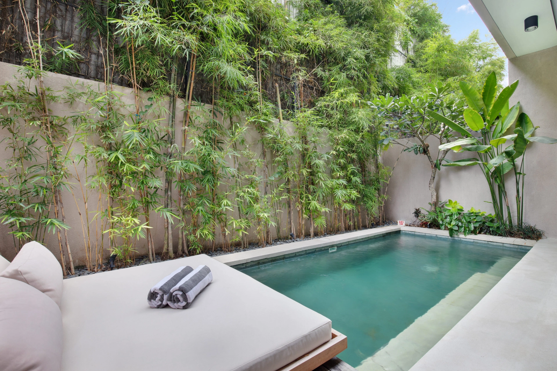 2BR MODERN SUAVE VILLA Berawa/Pool/1min to Baked/no construction/new design, 2-bed villa for rent in Canggu – photo 7 of 15