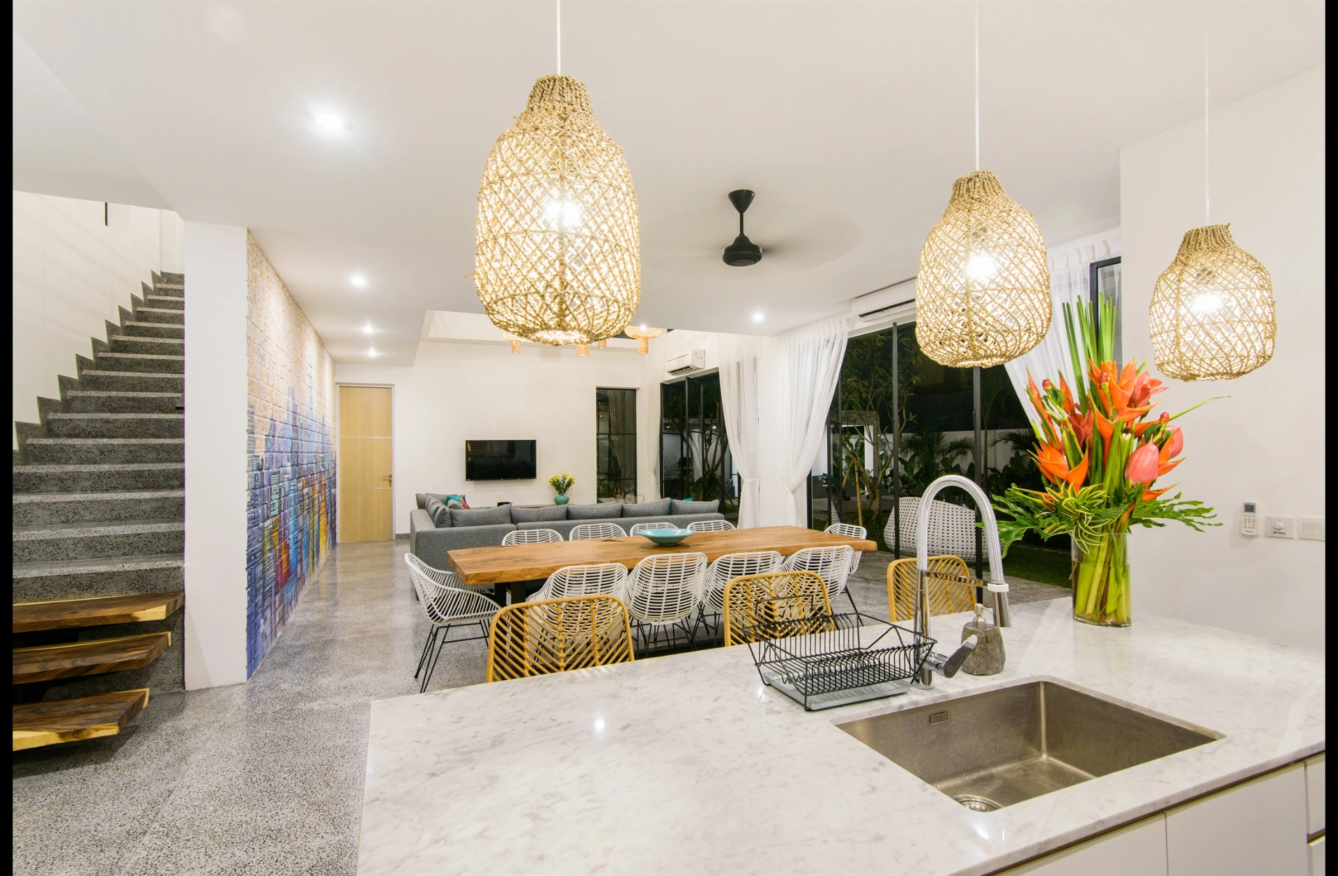 Spacious 4BR Family Villa with Pool & Garden – Prime Berawa Location, 4-bed villa for rent in Canggu – photo 2 of 15