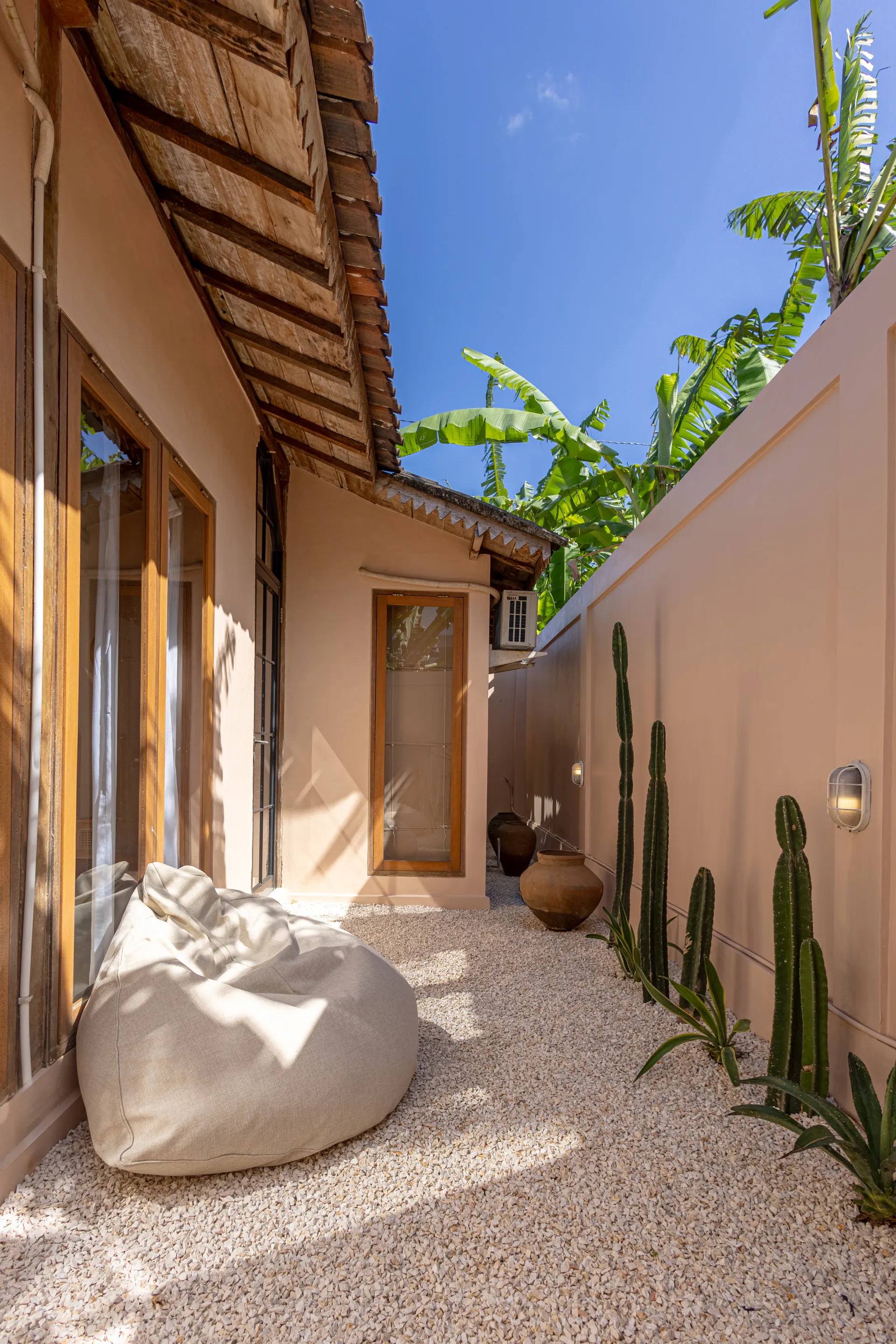 The Pink Joglo - A cozy and quiet 3BDR with pool., 3-bed villa for rent in Pererenan – photo 11 of 15