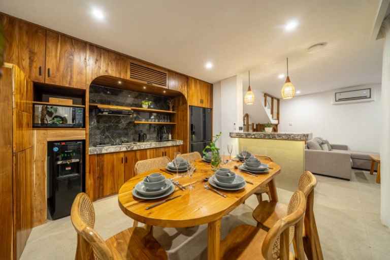 3BR Pool Villa • Rooftop • 5 Min to Batu Bolong, 3-bed villa for rent in Pererenan – photo 3 of 15