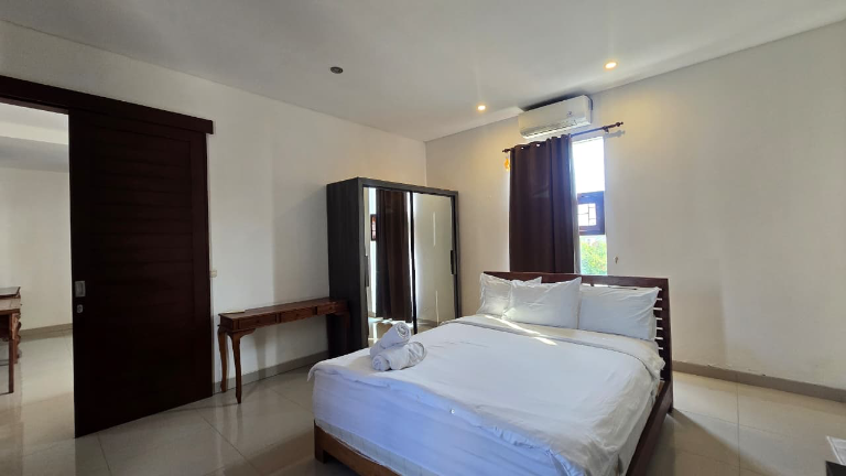 Villa For Rent 3 Bed In Berawa,Badung Bali, 3-bed villa for rent in Canggu – photo 12 of 15