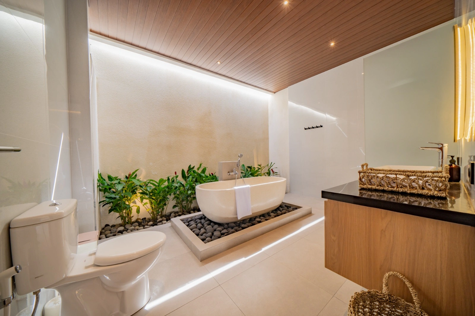 Brand New 2 Bedroom Private Villa Walk to the Beach | Tropical Living, 2-bed villa for rent in Seseh – photo 7 of 8