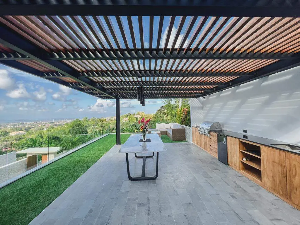 Tucked-Away 3BR Villa w/ Rooftop Patio and Sunset Views, 3-bed villa for rent in Uluwatu – photo 9 of 11