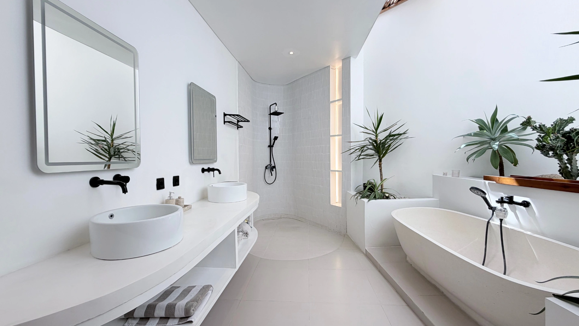 Spacious 3-bedroom Villa in the Heart of Canggu, 3-bed villa for rent in Canggu – photo 3 of 15