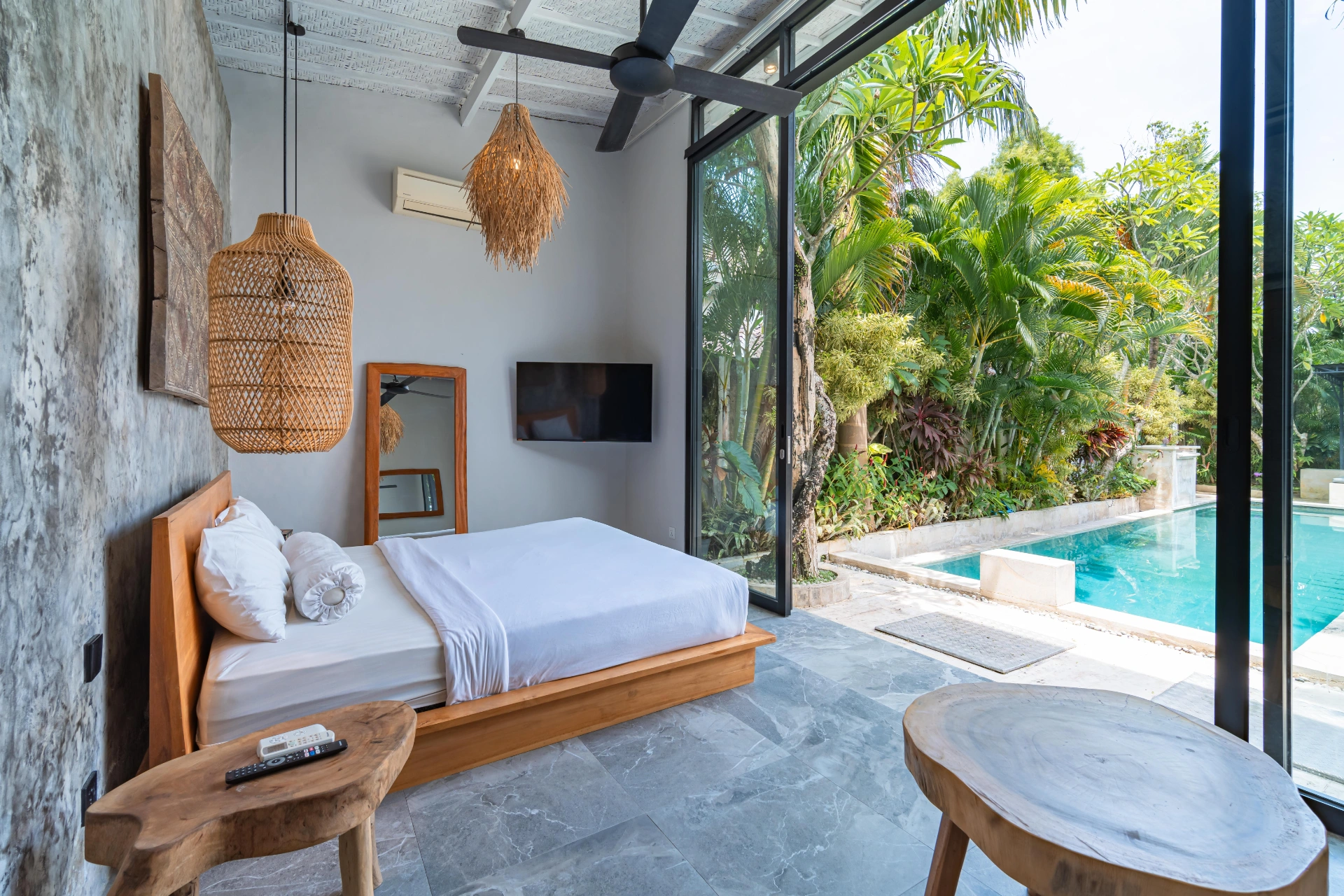 4BR Luxury Pool Villa • 2 Bathtubs • Quiet End Street • Closed Living, 4-bed villa for rent in Seminyak – photo 6 of 12