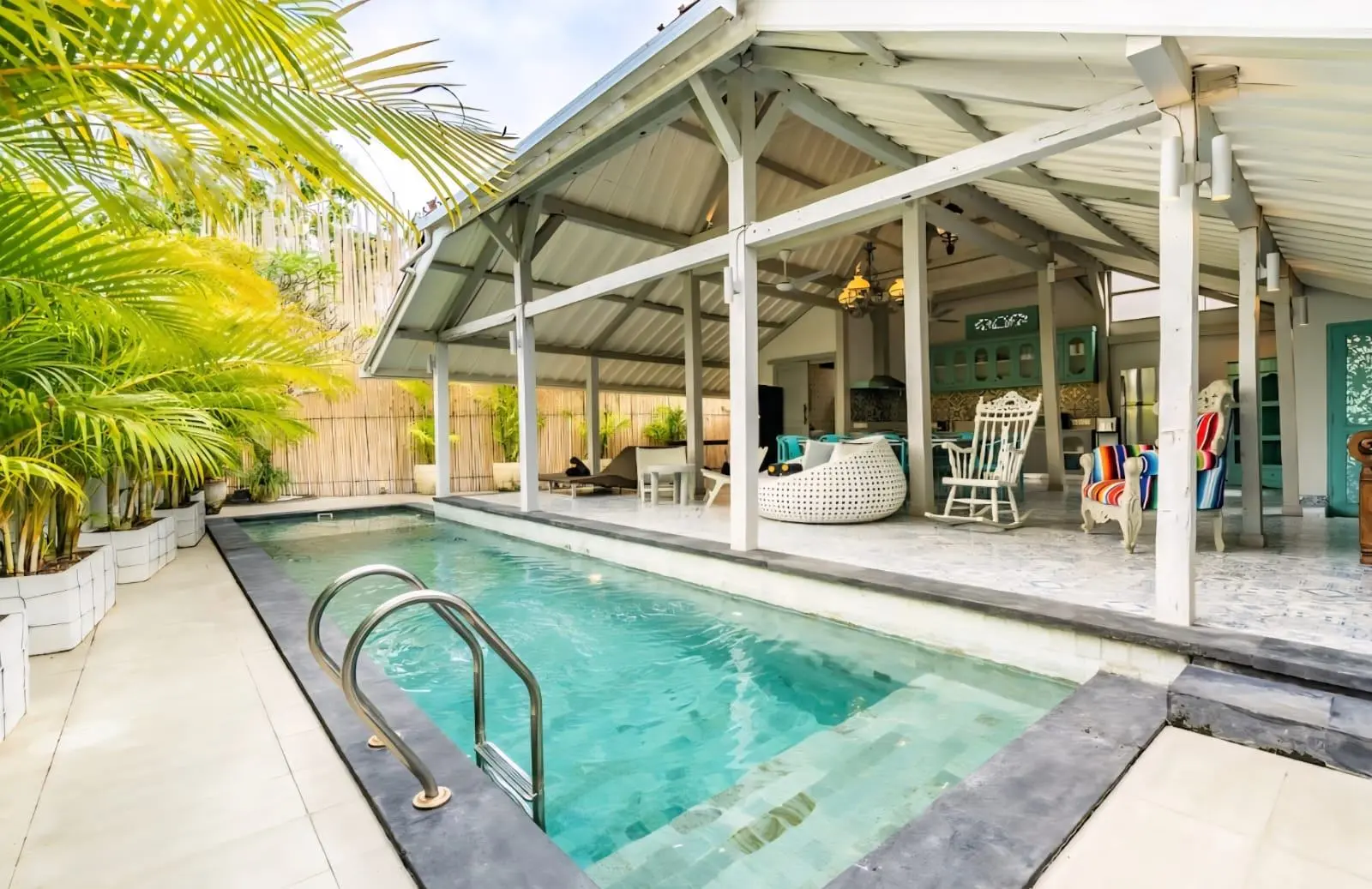 Villa Plum – White Vintage Style 3-Bedroom Villa in Babakan Canggu, 3-bed villa for rent in Canggu – photo 2 of 15