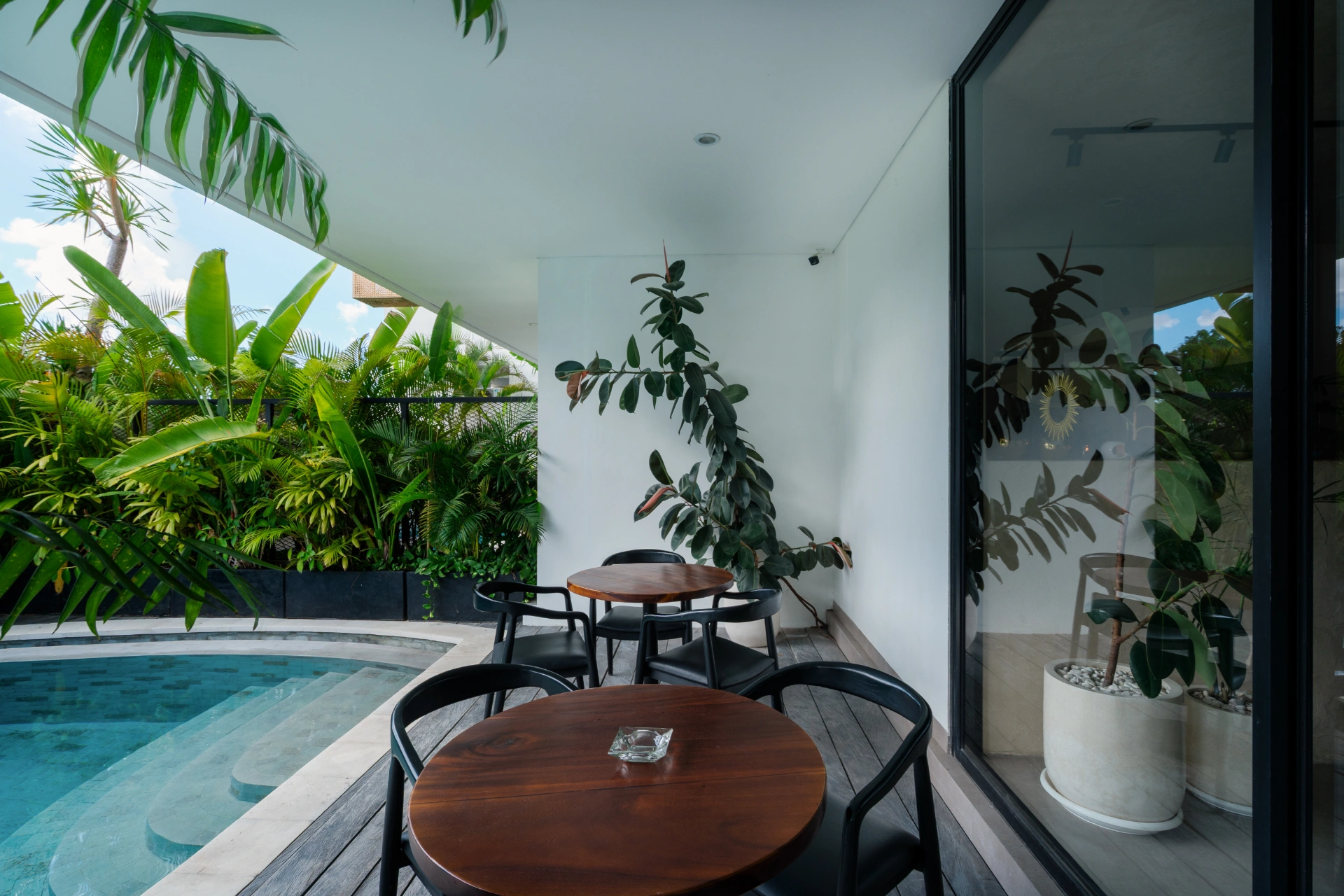 Sunny Bloom Natural - 1BR Pool Suite, Near Batu Belig Beach, 1-bed villa for rent in Canggu – photo 9 of 15