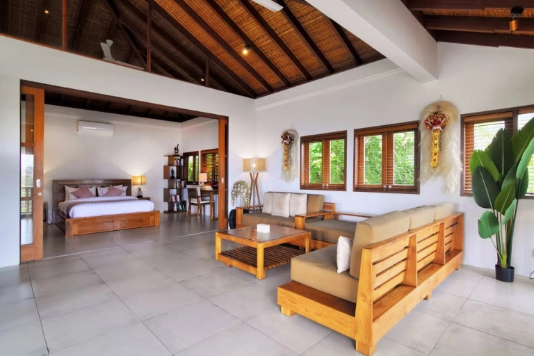4 Bedroom Balinese Estate with Spectacular Jimbaran Bay View, 4-bed villa for rent in Uluwatu – photo 7 of 14