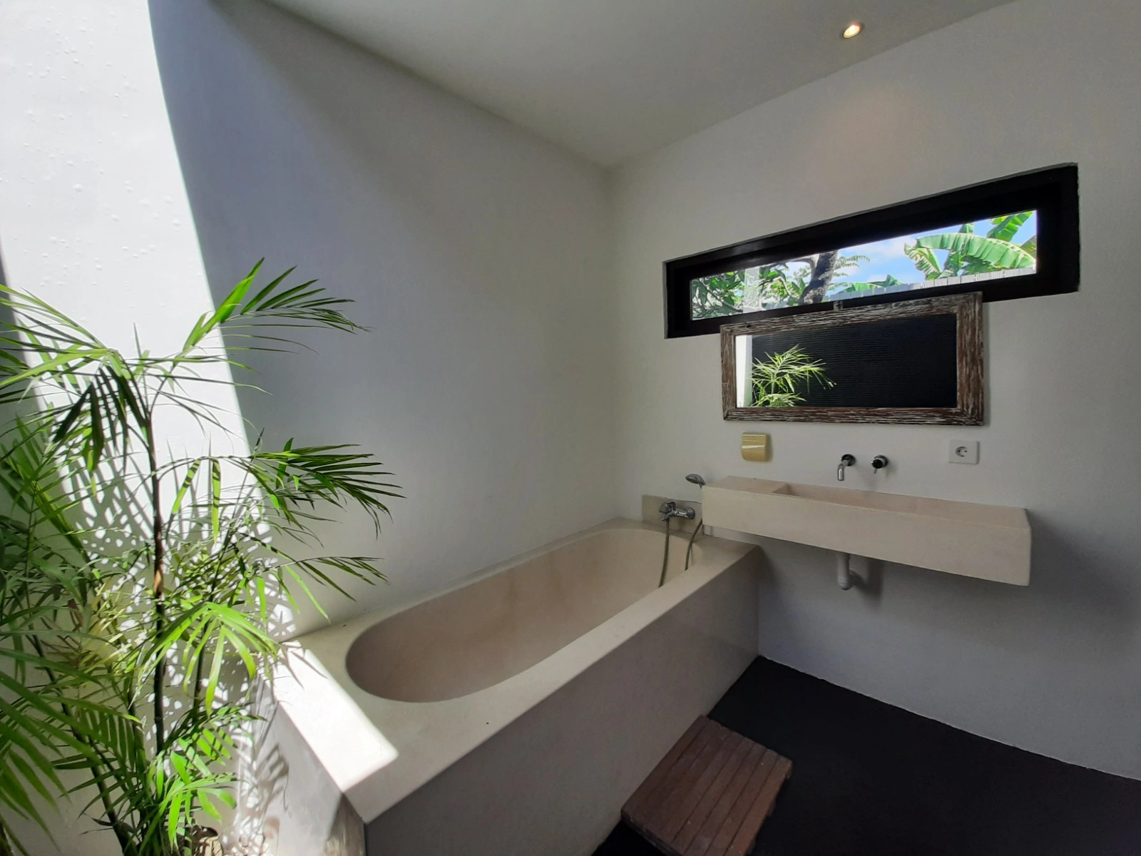 Tropical Homie Villa New Renovated in Seminyak, 2-bed villa for rent in Seminyak – photo 9 of 15