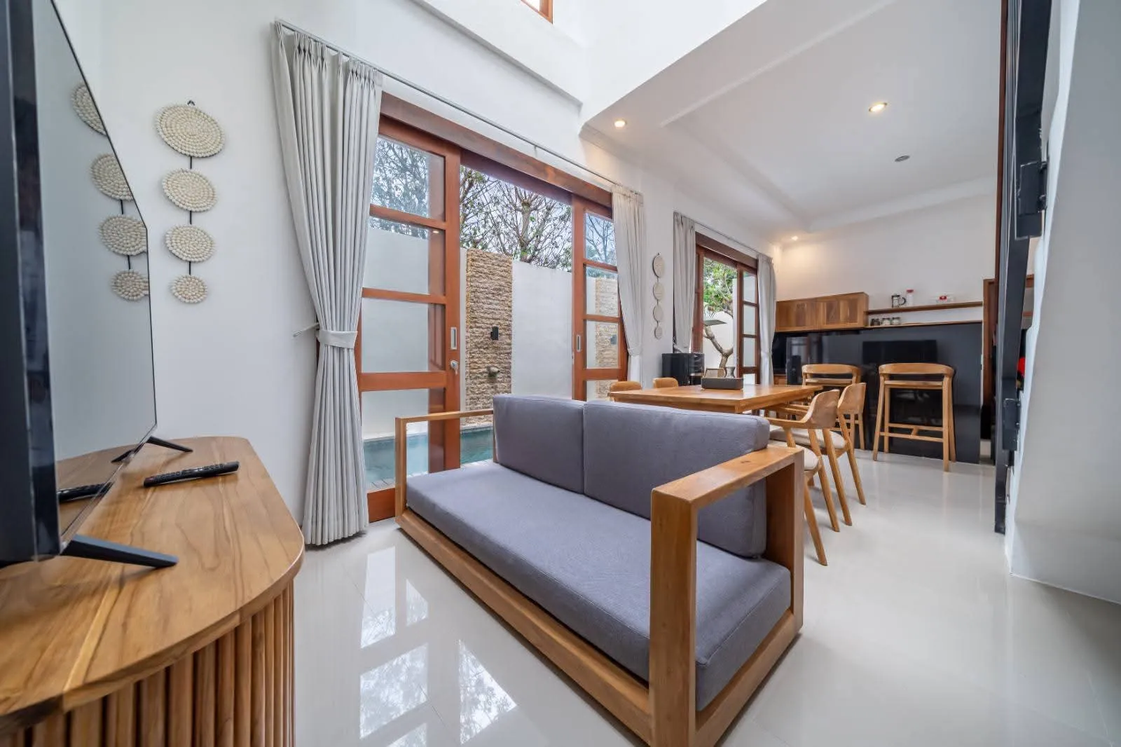 Brand New 3 Bedroom Villa in Central Berawa, Idr 28.5 Mill/month, 3-bed villa for rent in Canggu – photo 4 of 9