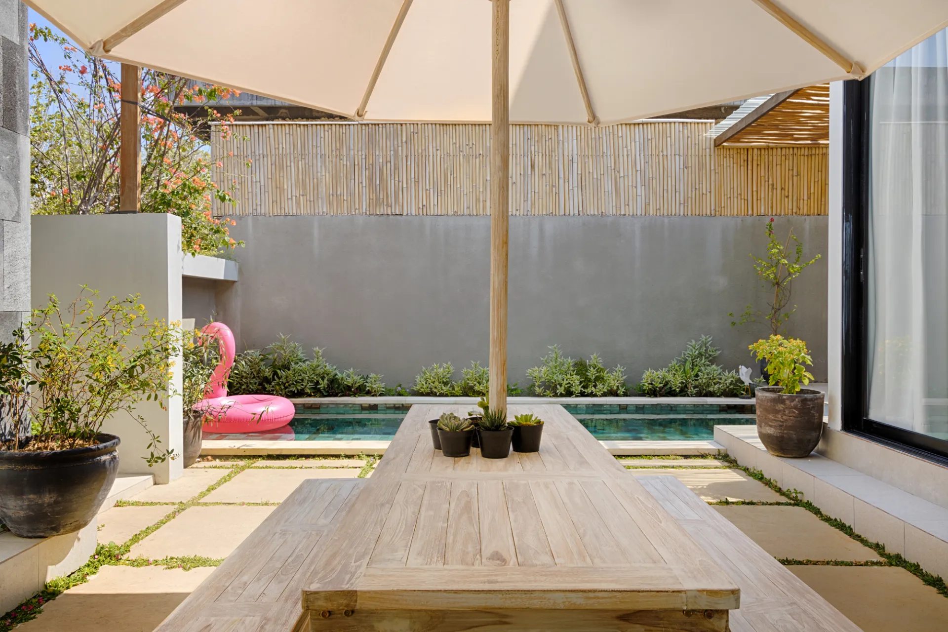 The Art-Inspired 2BR Modern Villa with Private Pool near Melasti Beach, 2-bed villa for rent in Uluwatu – photo 5 of 15