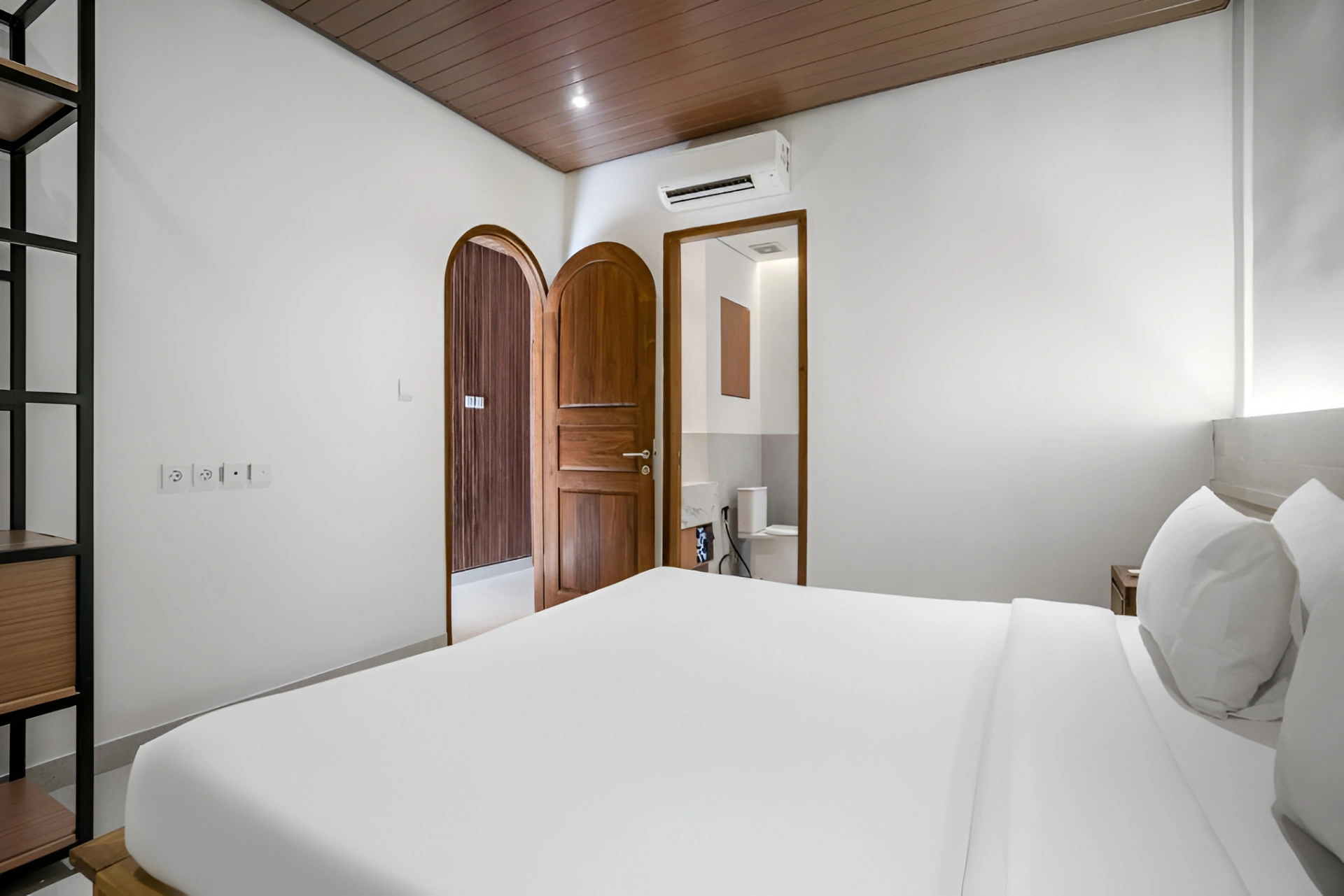 Elara Villa - Luxurious 2 Bedroom Villa, 8 Minutes to the Beach, 2-bed villa for rent in Canggu – photo 9 of 15