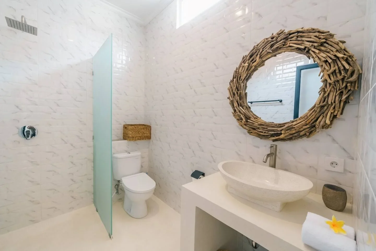 3 Bedrooms Villa in Batu Bolong, 3-bed villa for rent in Canggu – photo 9 of 15