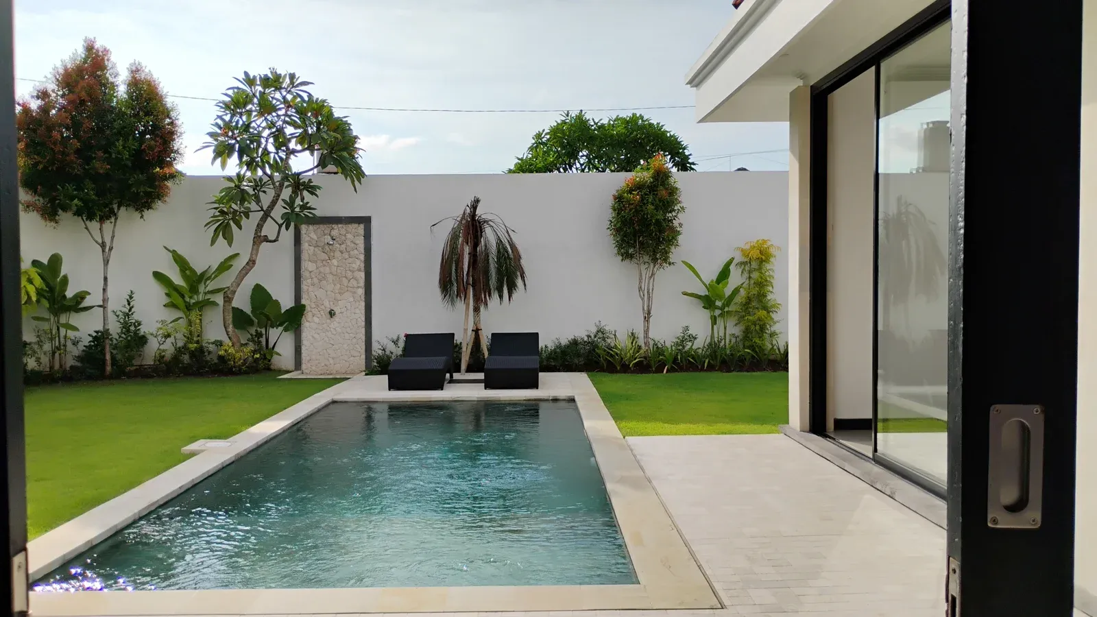 Newly Build! Big Garden – 2 Bedrooms Villa for Monthly Rent in Berawa, 2-bed villa for rent in Canggu – photo 13 of 15