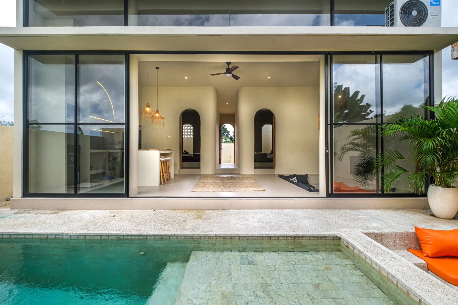 VILLA MAE FOR RENT 2 bedrooms + enclosed living room Tumbak bayuh, 2-bed villa for rent in Canggu – photo 4 of 15