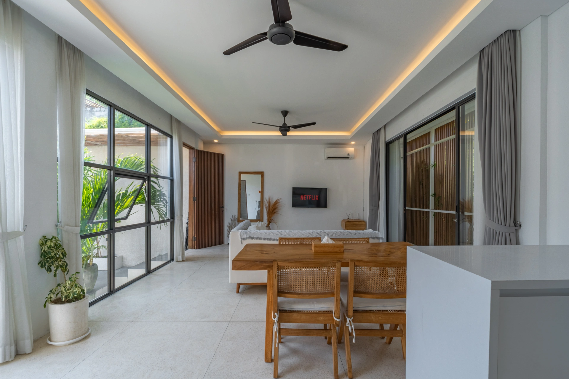 Cozy, stylish villa in Umalas opposite the Liga Tennis, next to the Pizza Fabbrica. 10 minutes drive to Berawa Beach., 2-bed villa for rent in Canggu – photo 4 of 15