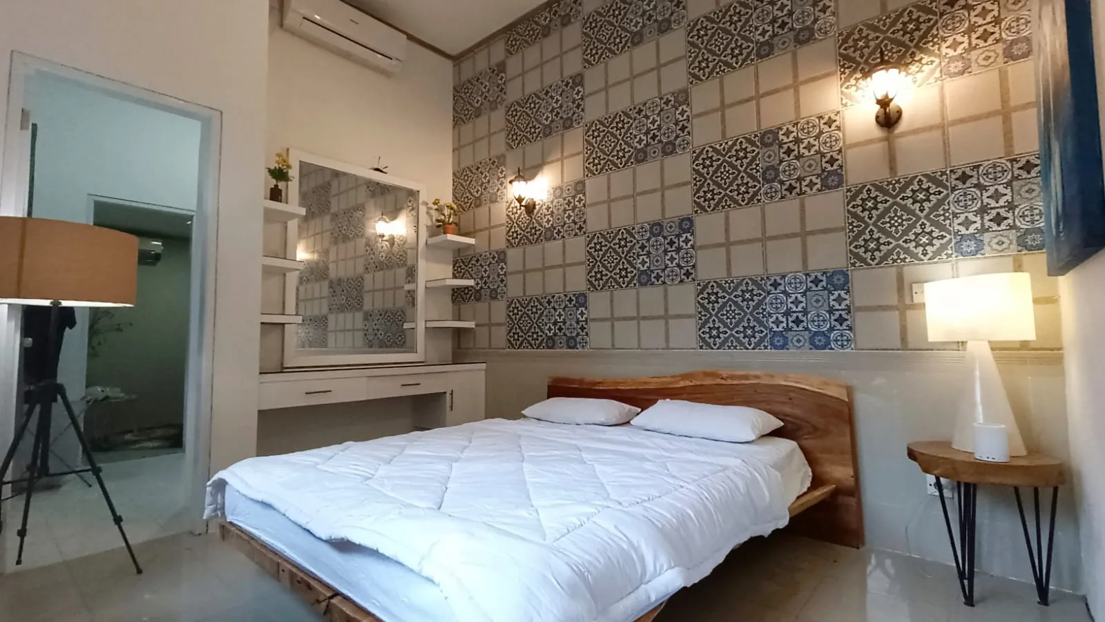 Kontemporer Style Villa at Kerobokan, 2-bed villa for rent in Kuta – photo 9 of 14