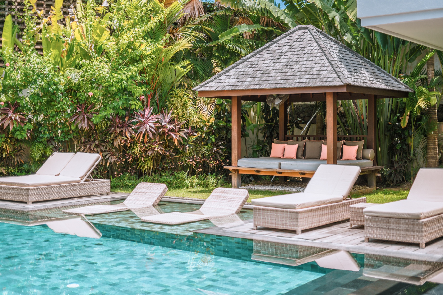 Lux 4bd Designer Villa 2min-Berawa Beach & Finns!, 4-bed villa for rent in Canggu – photo 12 of 15