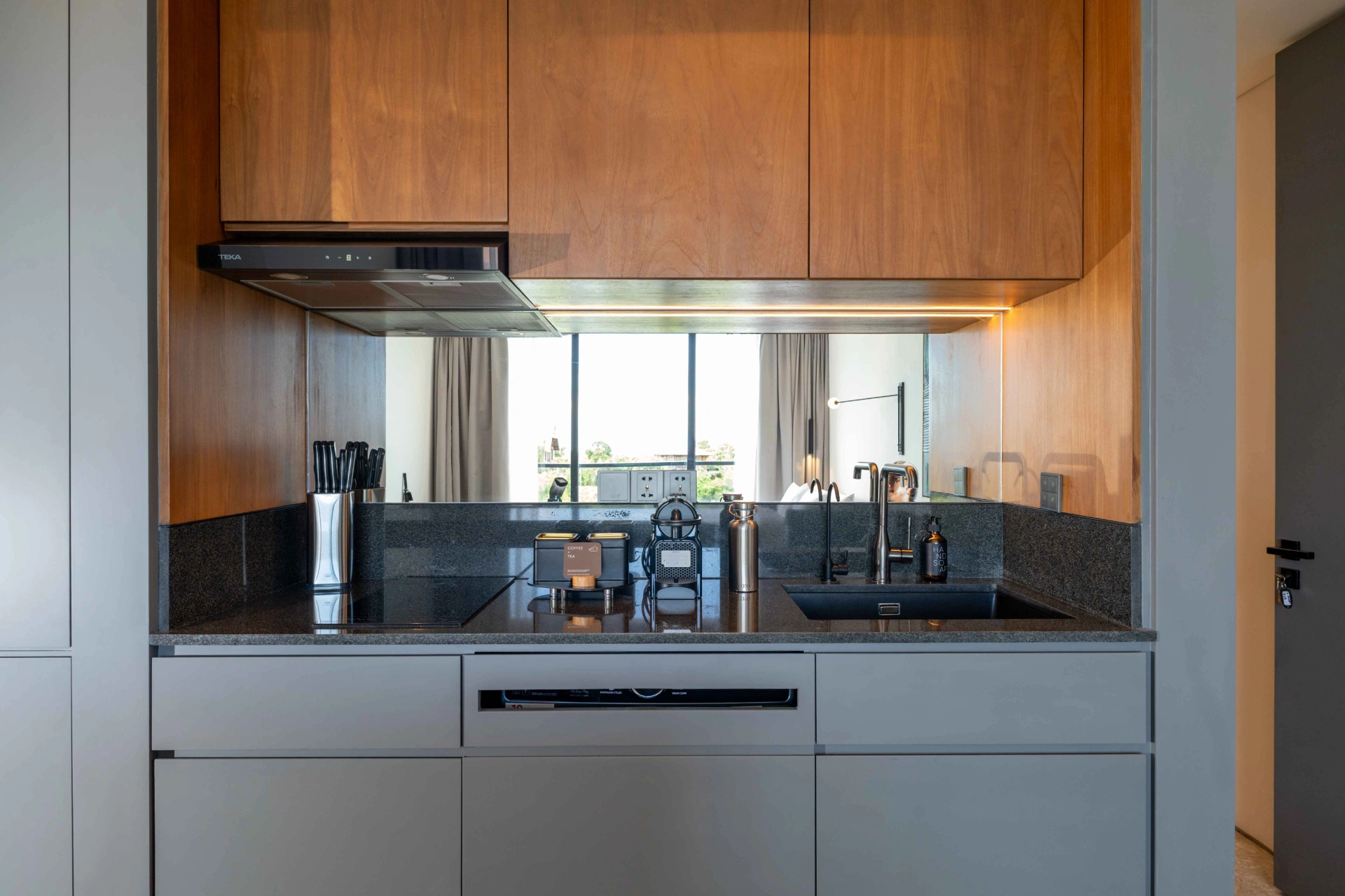1BR in Modern Luxury Residence, Suite Deluxe - Tabanan, 1-bed villa for rent in Tabanan – photo 4 of 6