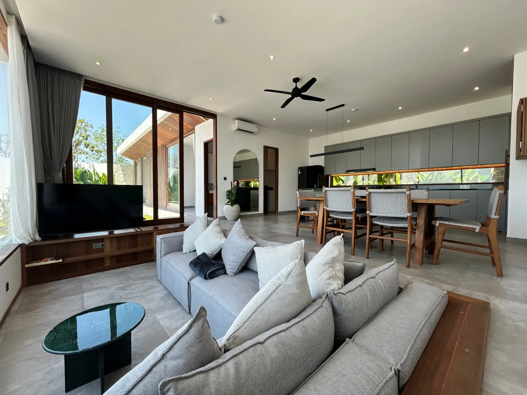 Luxury 2BR Villa w/ Ocean Views and Private Pool, 2-bed villa for rent in Uluwatu – photo 2 of 15